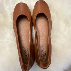 Women's Flats / Size 39 (8-8.5) / Josef Seibel / Color: Camel (Tan)